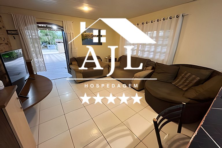 Casa na praia com piscina: retiro dos artistas