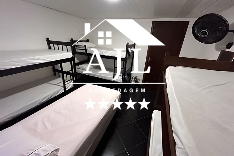 Casa na praia com piscina: retiro dos artistas