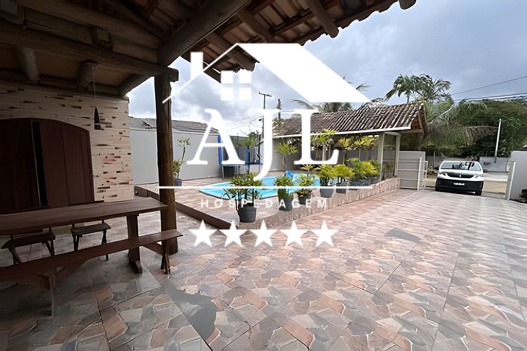 Casa na praia com piscina: retiro dos artistas