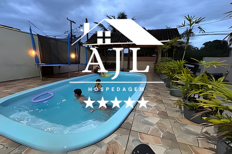 Casa na praia com piscina: retiro dos artistas