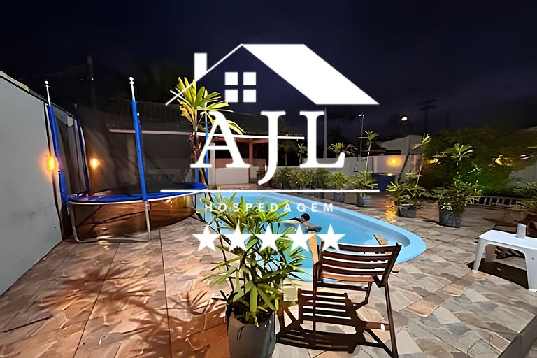 Casa na praia com piscina: retiro dos artistas