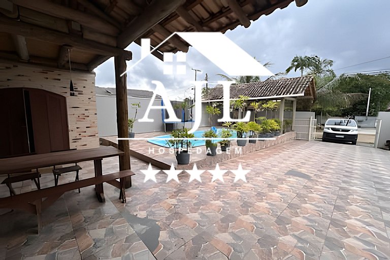 Casa na praia com piscina: retiro dos artistas