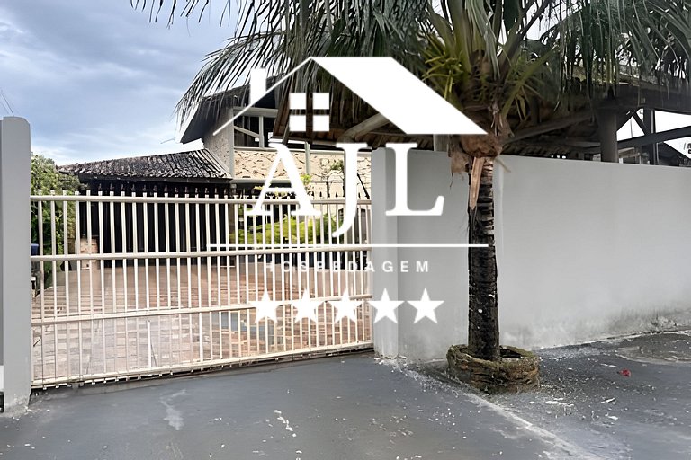 Casa na praia com piscina: retiro dos artistas