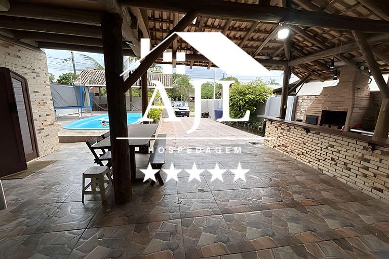 Casa na praia com piscina: retiro dos artistas